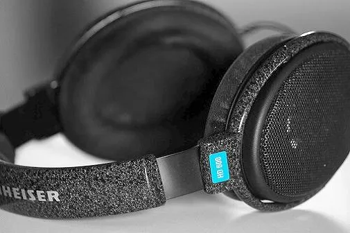 Sennheiser HD 600 headphones in the older speckled grey finish, close up on one earcup